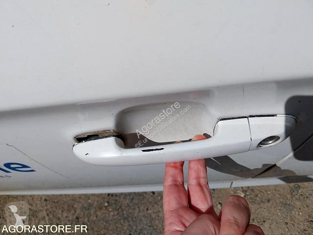 Коммерческий автомобиль