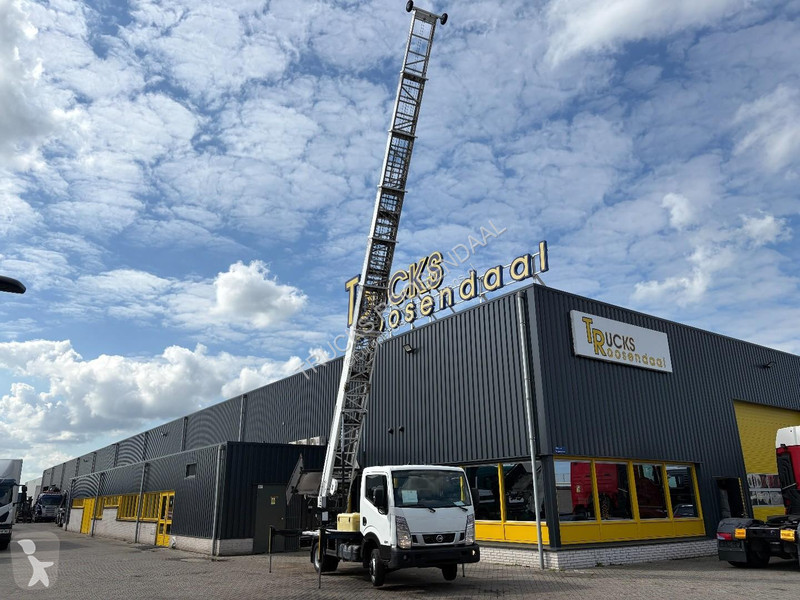 Užitkové vozidlo Nissan + 29 METER LADDER +...
