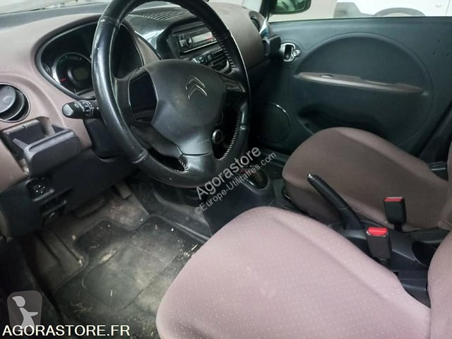 Коммерческий автомобиль