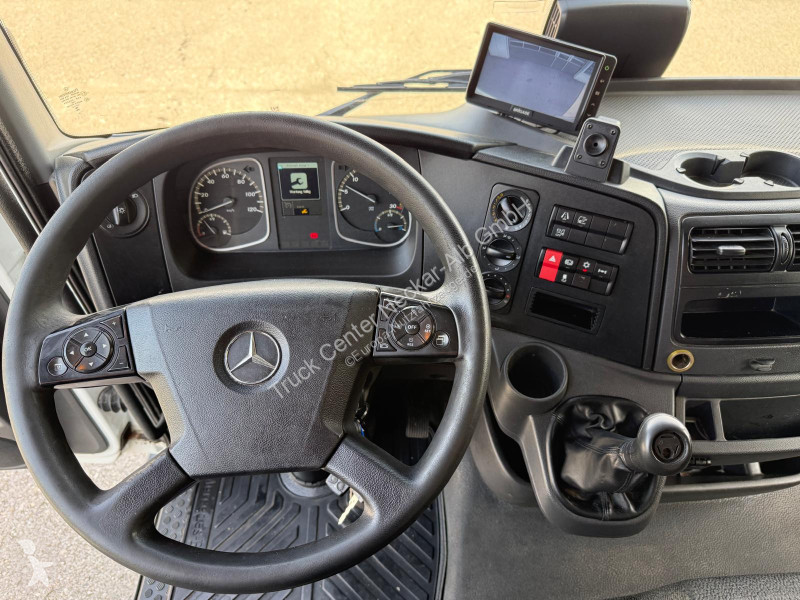 Véhicule utilitaire Mercedes 818L Carrier...