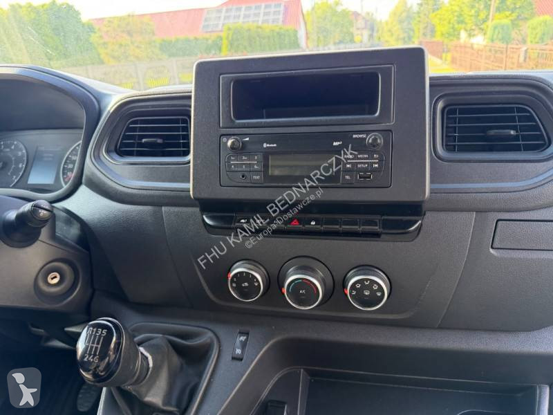 Véhicule utilitaire Nissan 35.15