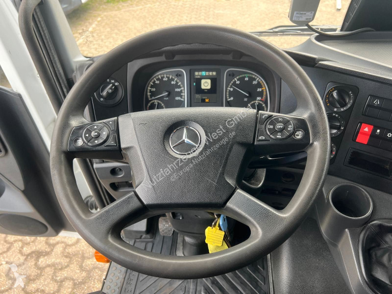 Véhicule utilitaire Mercedes 823*Meiller...
