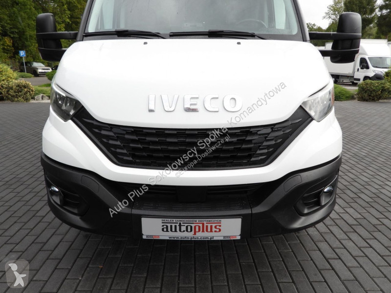 Véhicule utilitaire Iveco 50C18 DAILY