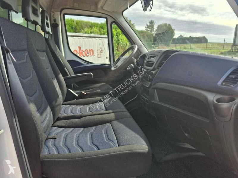 Véhicule utilitaire Iveco 35C14