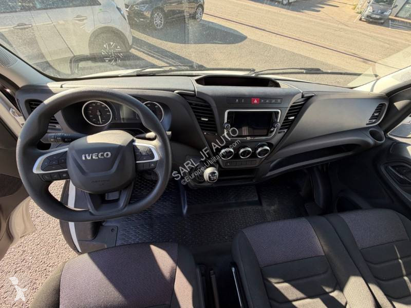 Véhicule utilitaire Iveco 35C16