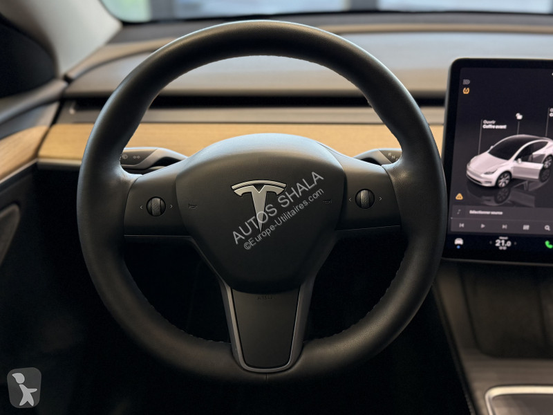 Véhicule utilitaire Tesla MODEL Y / A PARTIR DE...