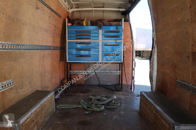 Furgoneta Iveco 2.3