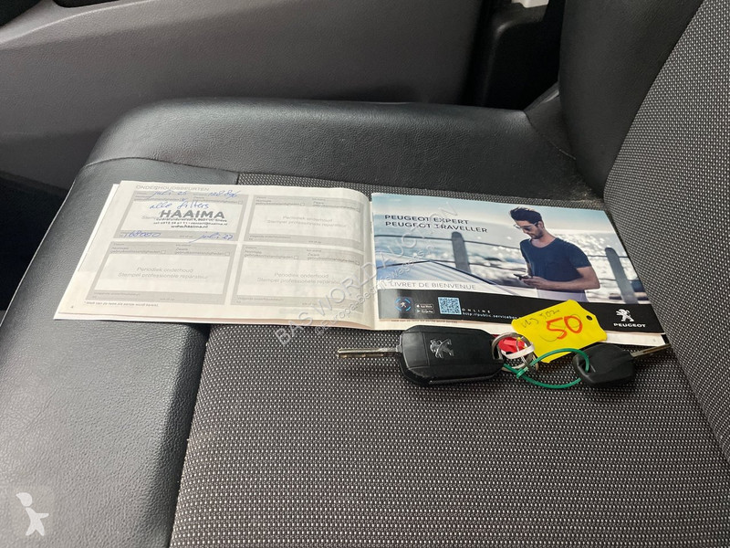 عربة نفعية Peugeot 1.5 BlueHDI 100 Compact Premium