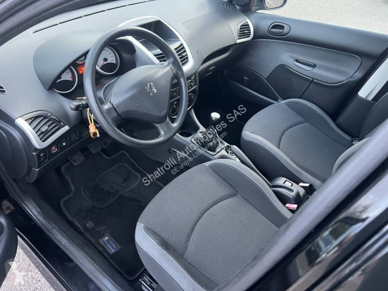 Autoutilitară Peugeot 1.1 i 60ch 4cv 5Portes...