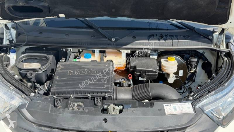 Véhicule utilitaire Iveco 35C15