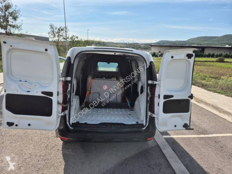 Véhicule utilitaire Renault DCI 95