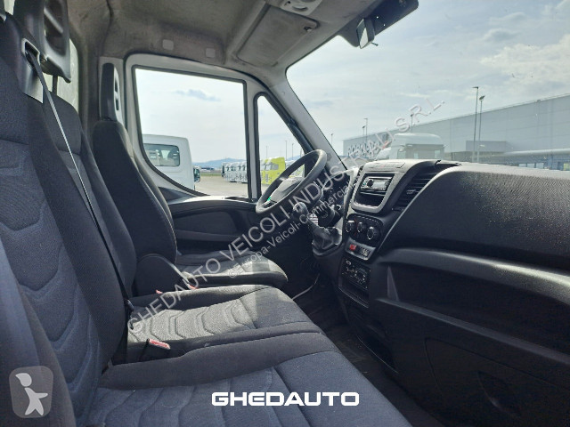 Véhicule utilitaire Iveco DAILY 35C12 BOX...