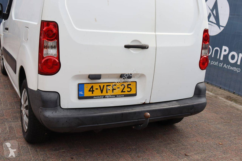 Véhicule utilitaire Peugeot 120 L1 1.6HDIF...