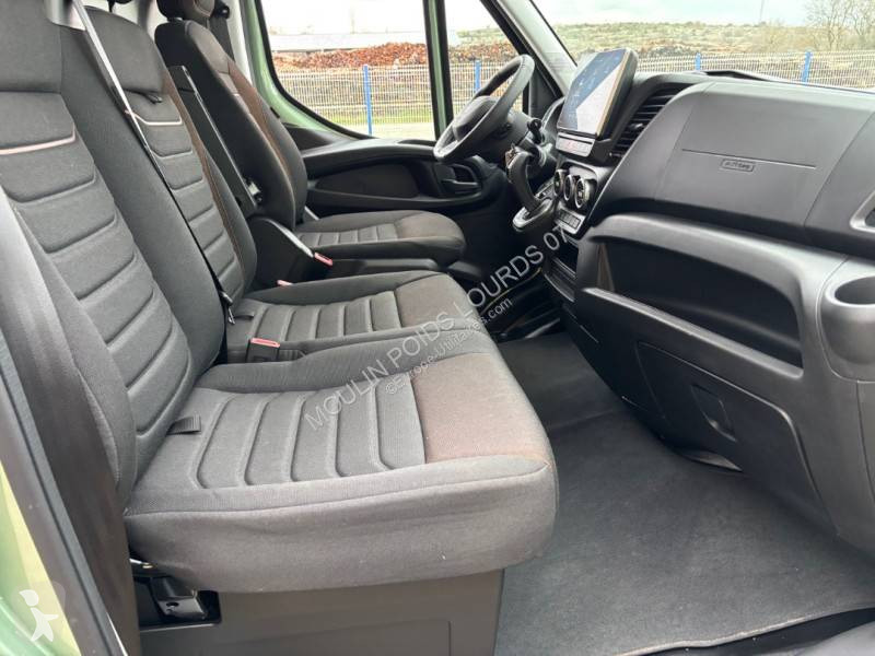 Véhicule utilitaire Iveco 35S16