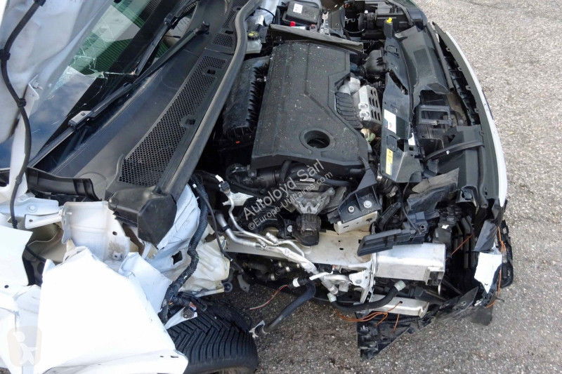 Užitkové vozidlo Peugeot 1,2 HYBRID 136 BVA
