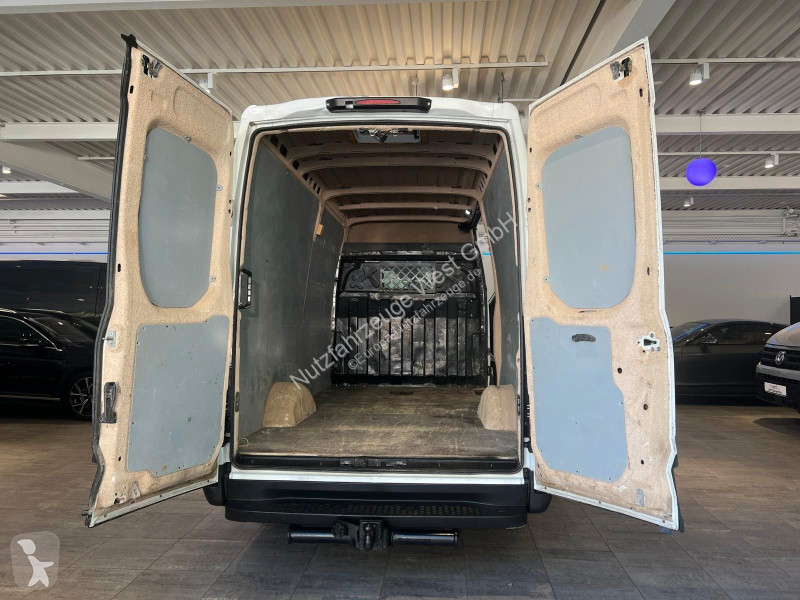 Véhicule utilitaire Iveco 35S16...