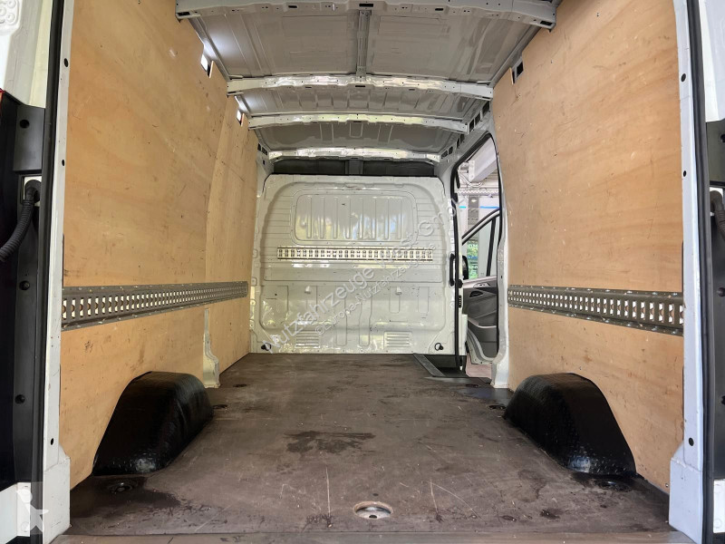 Véhicule utilitaire Maxus 9...