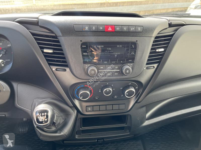 Iveco 35C16H CAISSE LABBE HAYON AUVENT...