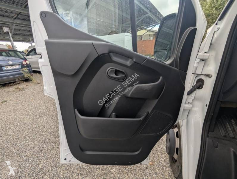 Véhicule utilitaire Renault 2.3 DCI 145