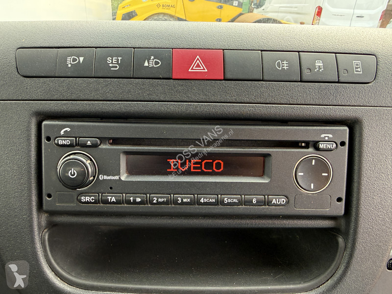Véhicule utilitaire Iveco 35C12 2.3