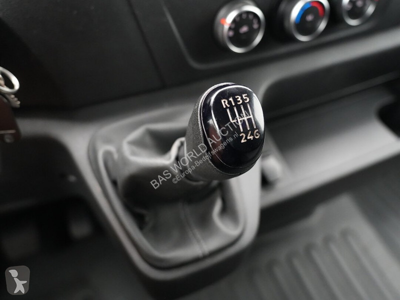 Véhicule utilitaire Renault 165PK