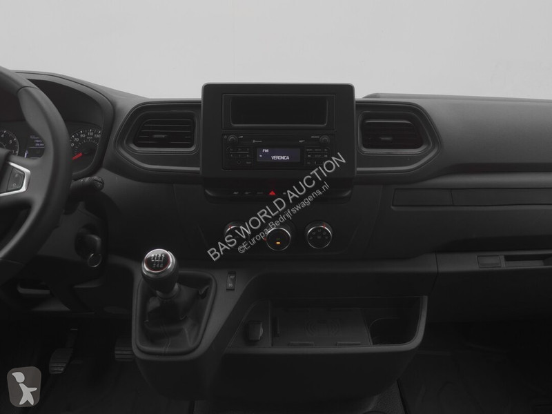 Véhicule utilitaire Renault 145PK