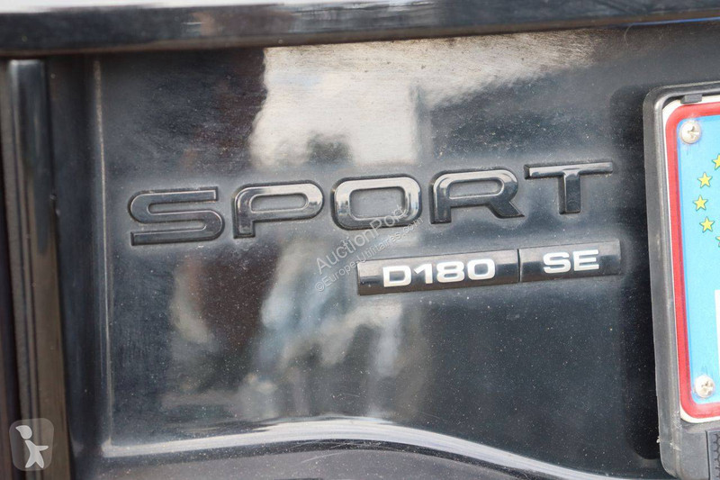 Véhicule utilitaire Land Rover D180 Sport