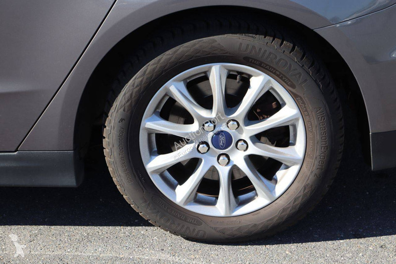 Véhicule utilitaire Ford