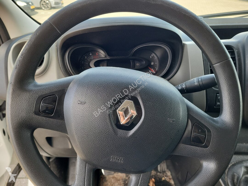 Véhicule utilitaire Renault 95pk