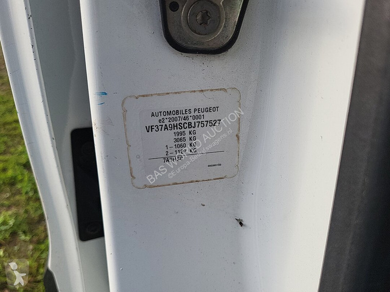 Véhicule utilitaire Peugeot 90pk