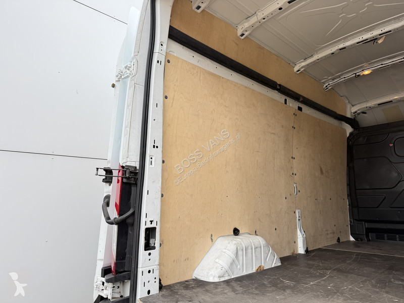 Ford E van
