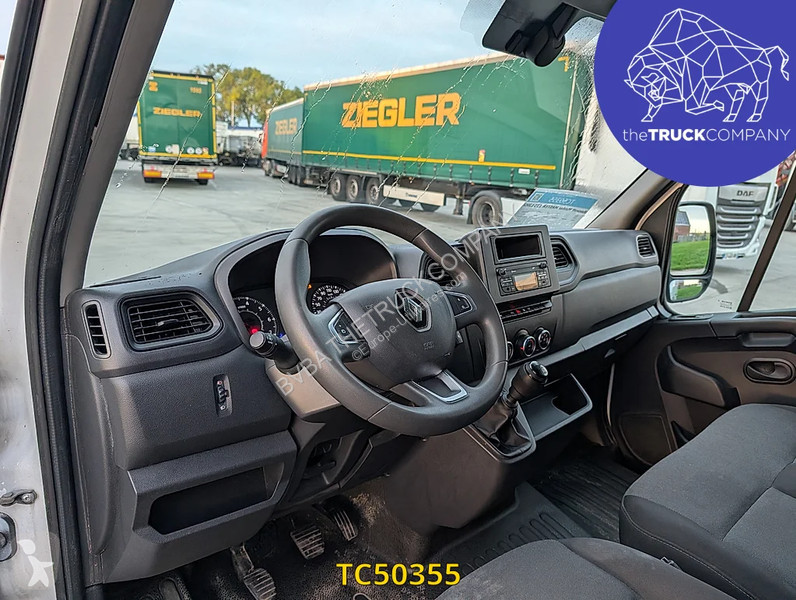 Renault 135 L2H2 van