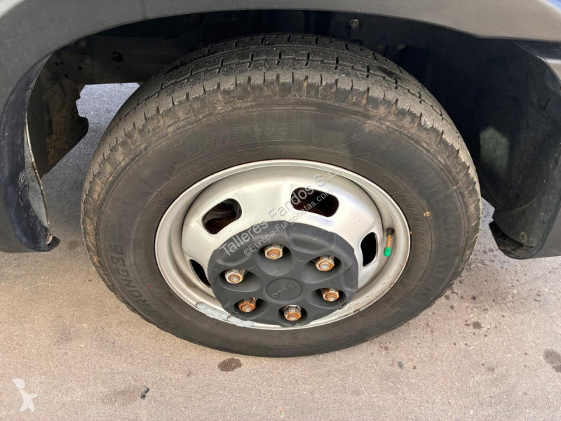 Furgoneta Iveco 35C16 H 3.0 con puertas traseras