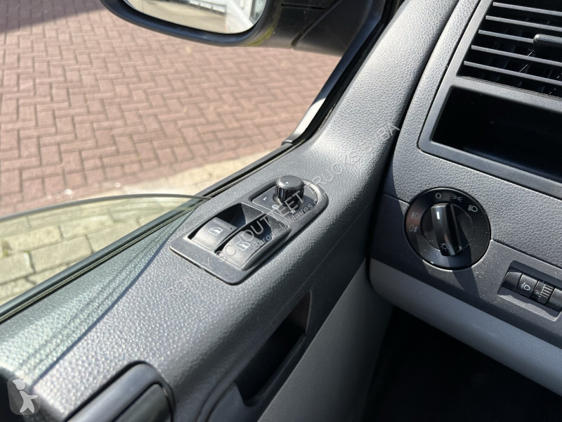Véhicule utilitaire Volkswagen T5 2.0 TDI 4x2...