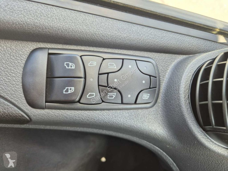 Furgoneta Mercedes 818 L Fahrgestell, 2 Stück...