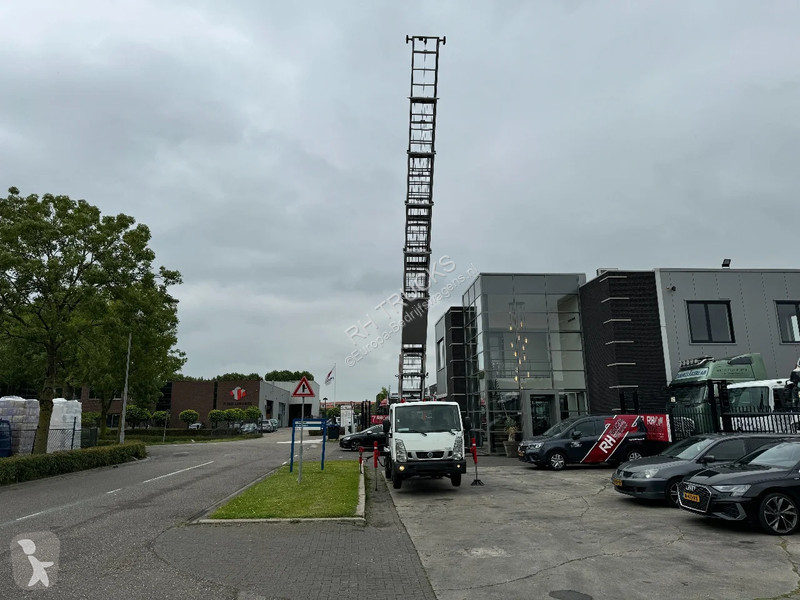 Véhicule utilitaire Nissan UNIT CABSTAR 35.13...