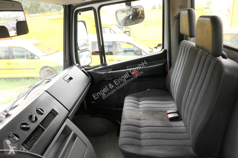 Furgoneta Mercedes Vario 816D mit Ladekran 3...