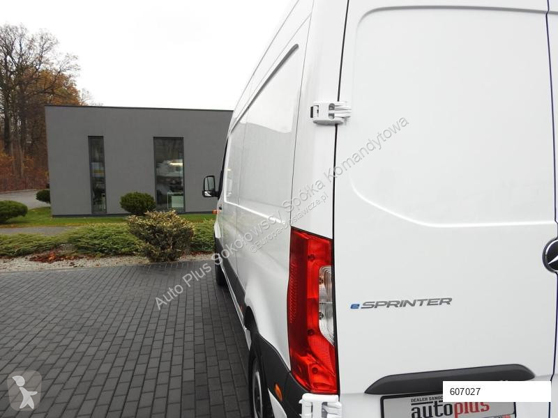 Véhicule utilitaire Mercedes ESPRINTER NOWY...