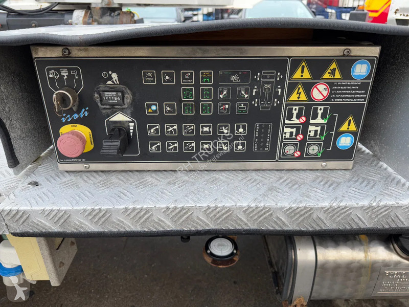 Véhicule utilitaire Nissan 35.12 + ISOLI 21...