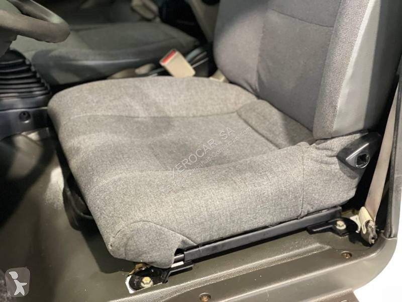 Véhicule utilitaire Nissan