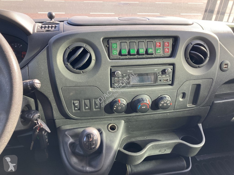 Furgoneta Renault T33 2.3 dCi L2H2 Ambulance...