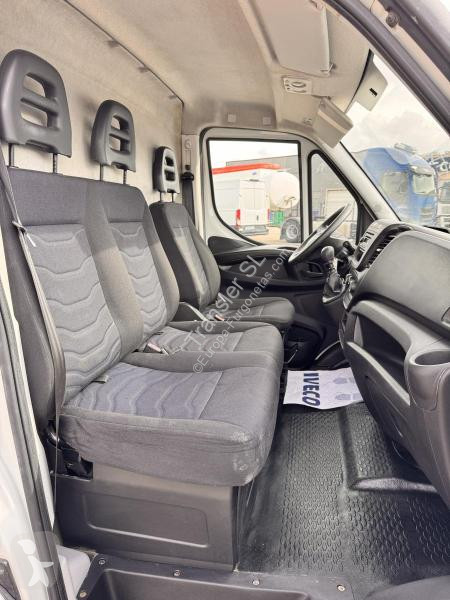 Veicolo commerciale Iveco 35-S-16
