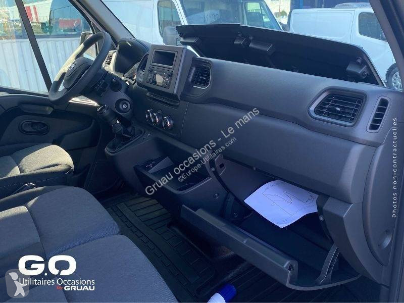 Véhicule utilitaire Nissan