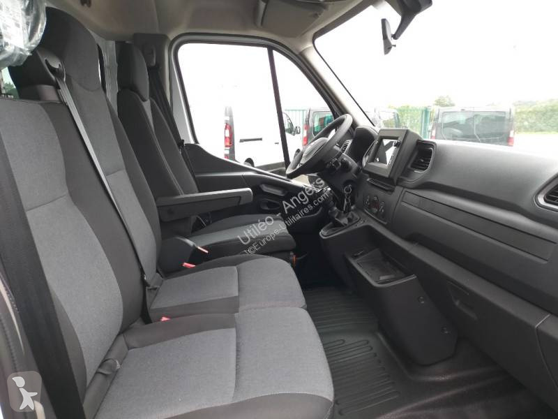 Véhicule utilitaire Nissan