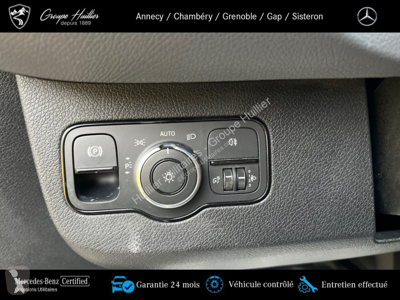 Véhicule utilitaire Mercedes 214 CDI Fg 39S 3T0...