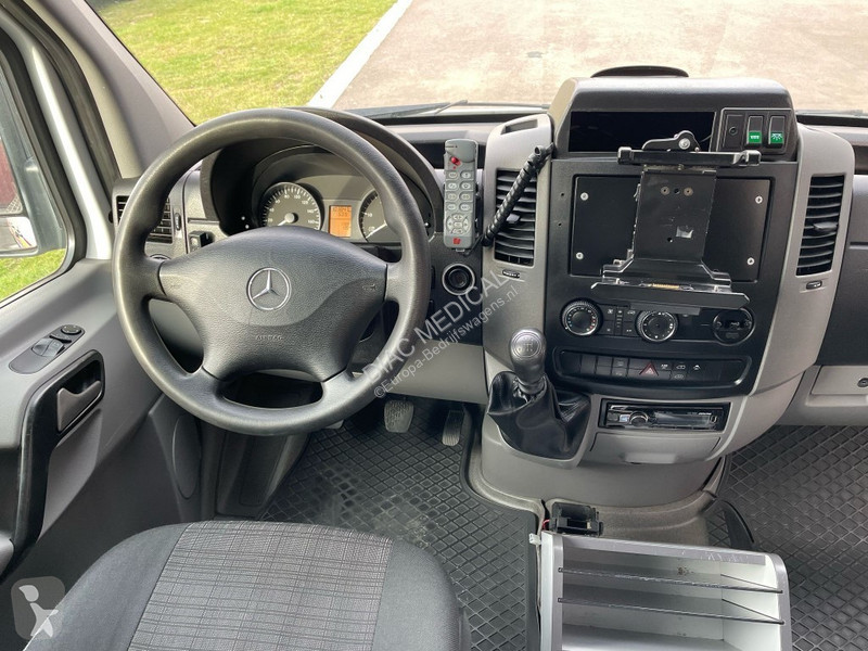Véhicule utilitaire Mercedes 319 CDI Ambulance...