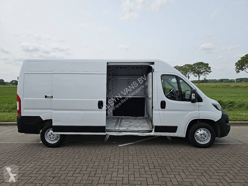 Véhicule utilitaire Peugeot 2.2 L3H2 140Pk Navi...