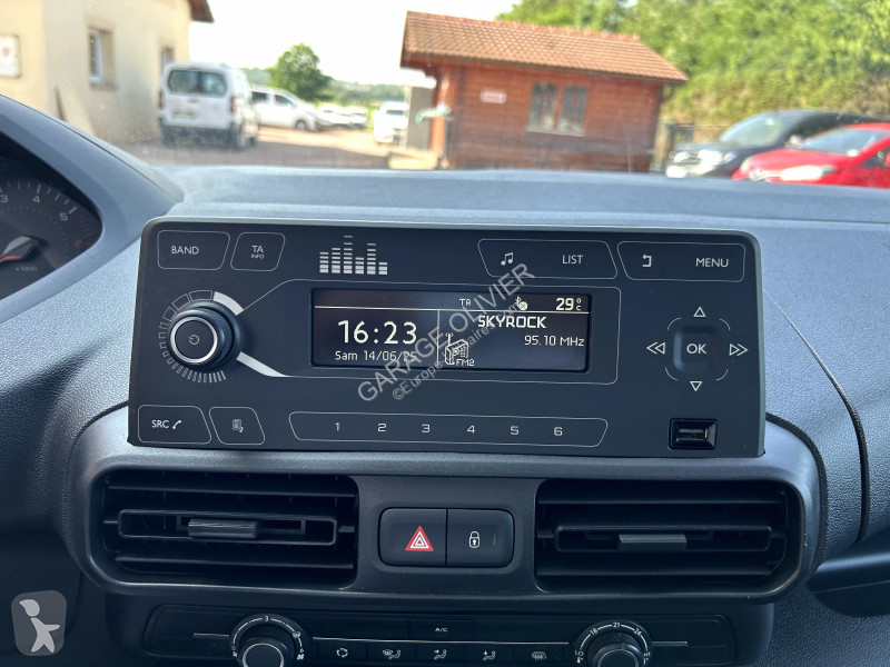 Peugeot Standard 650KG 1.5 Bluehdi 100 Premium van