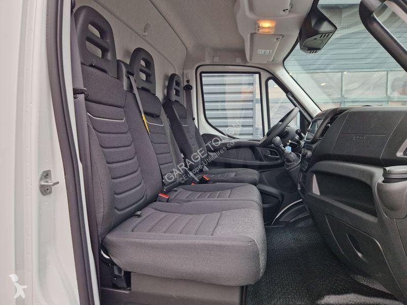 Véhicule utilitaire Iveco 35C16