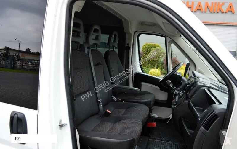 Véhicule utilitaire Peugeot Furgin Duoble...